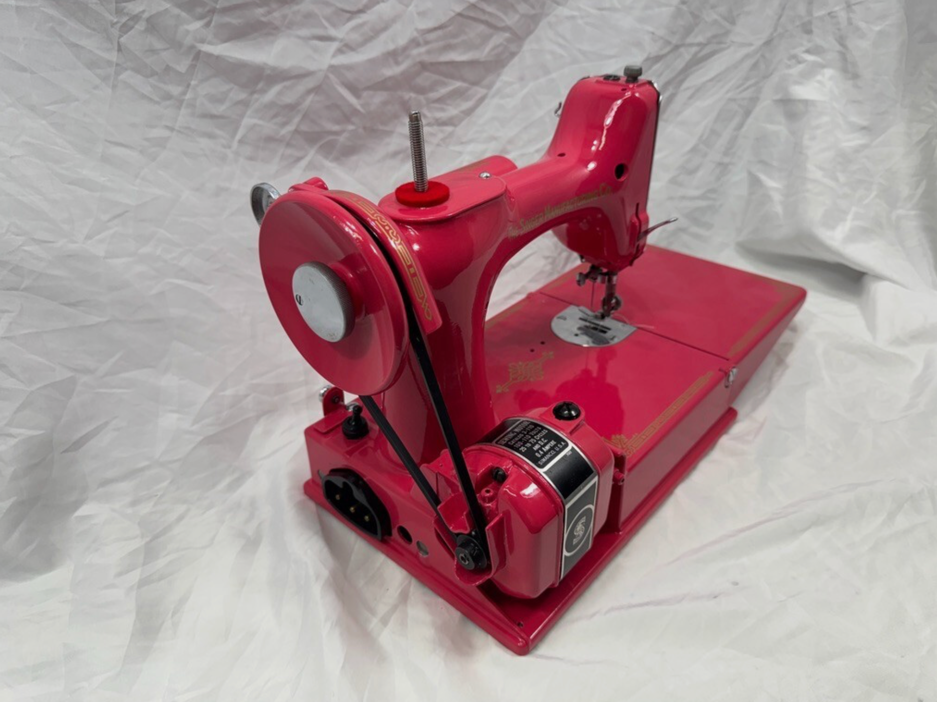 Featherweight 221 Sewing Machine – Hot Pink With Gold Decals